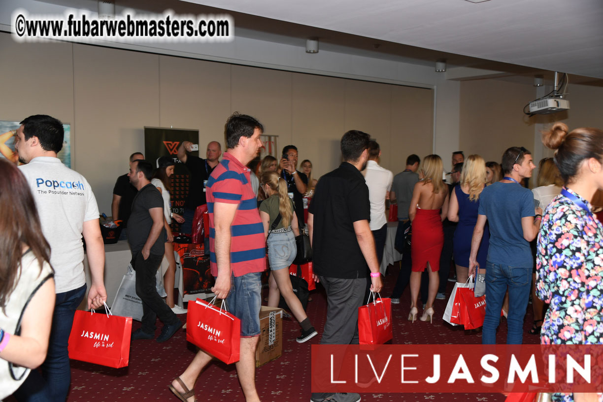 AWSUMMIT??s Meet Market