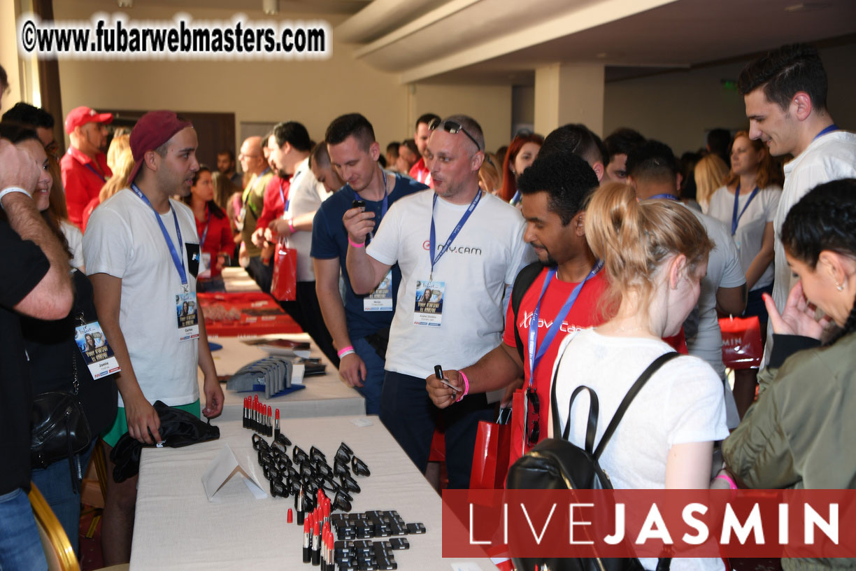 AWSUMMIT??s Meet Market