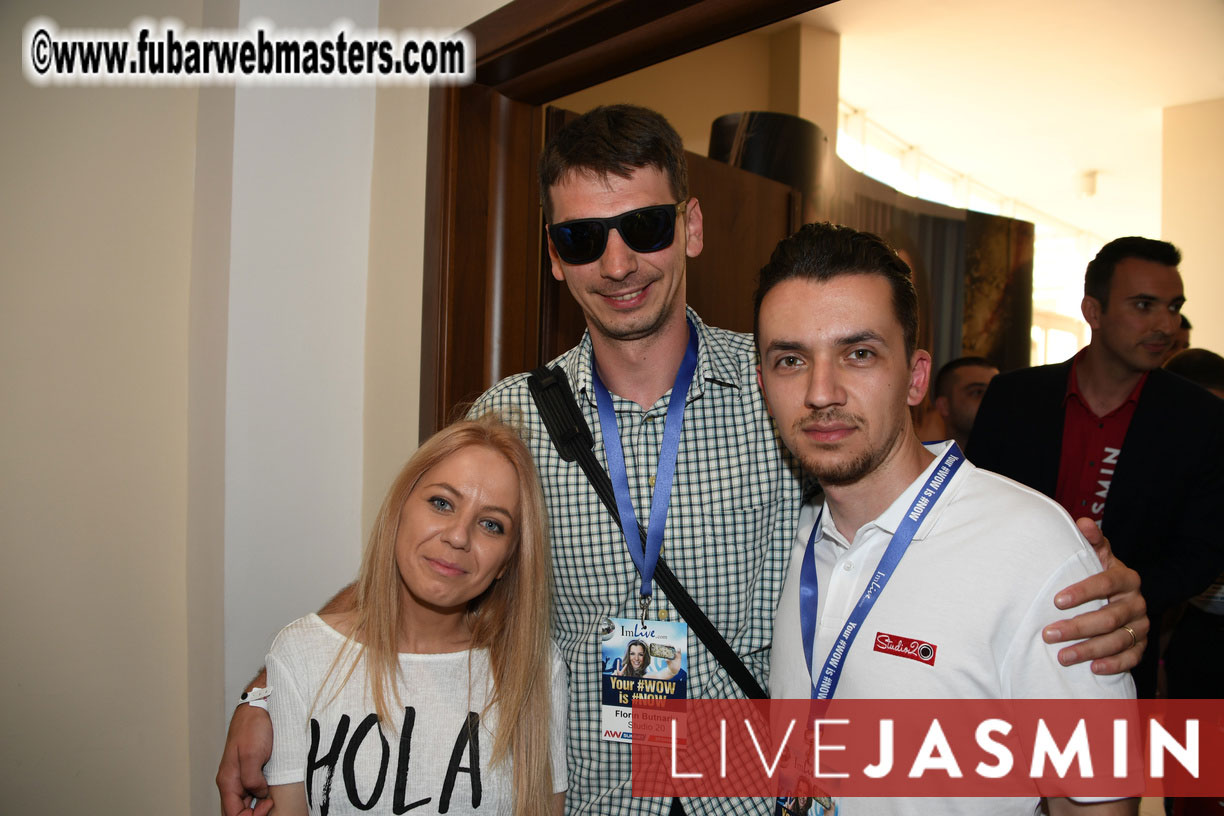 AWSUMMIT??s Meet Market