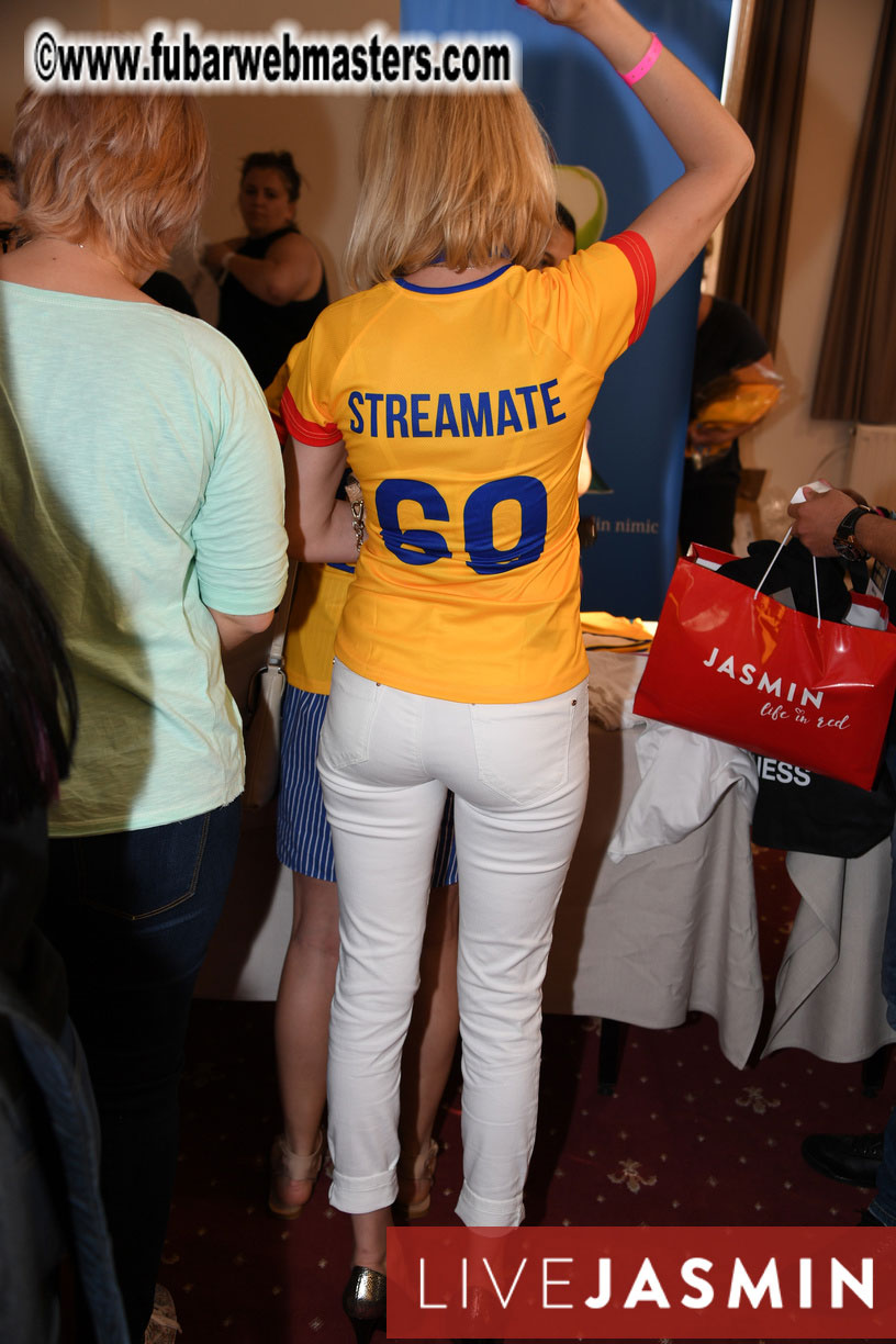 AWSUMMIT??s Meet Market