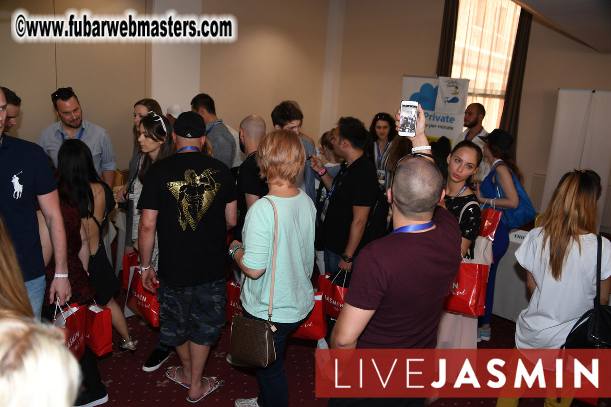 AWSUMMIT??s Meet Market