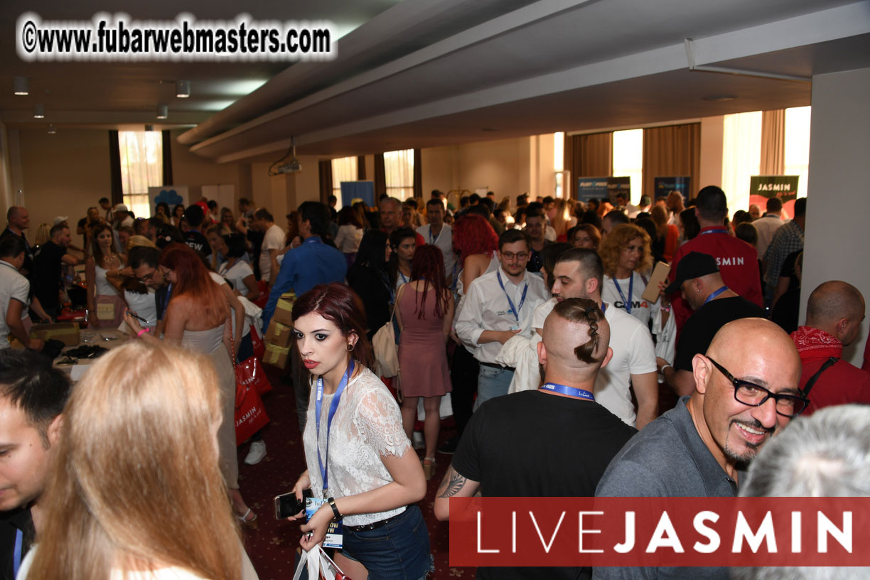 AWSUMMIT??s Meet Market