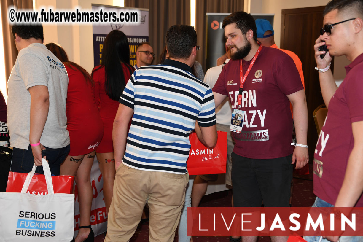 AWSUMMIT??s Meet Market