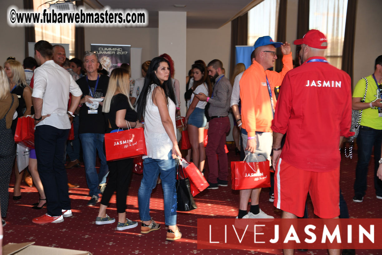 AWSUMMIT??s Meet Market