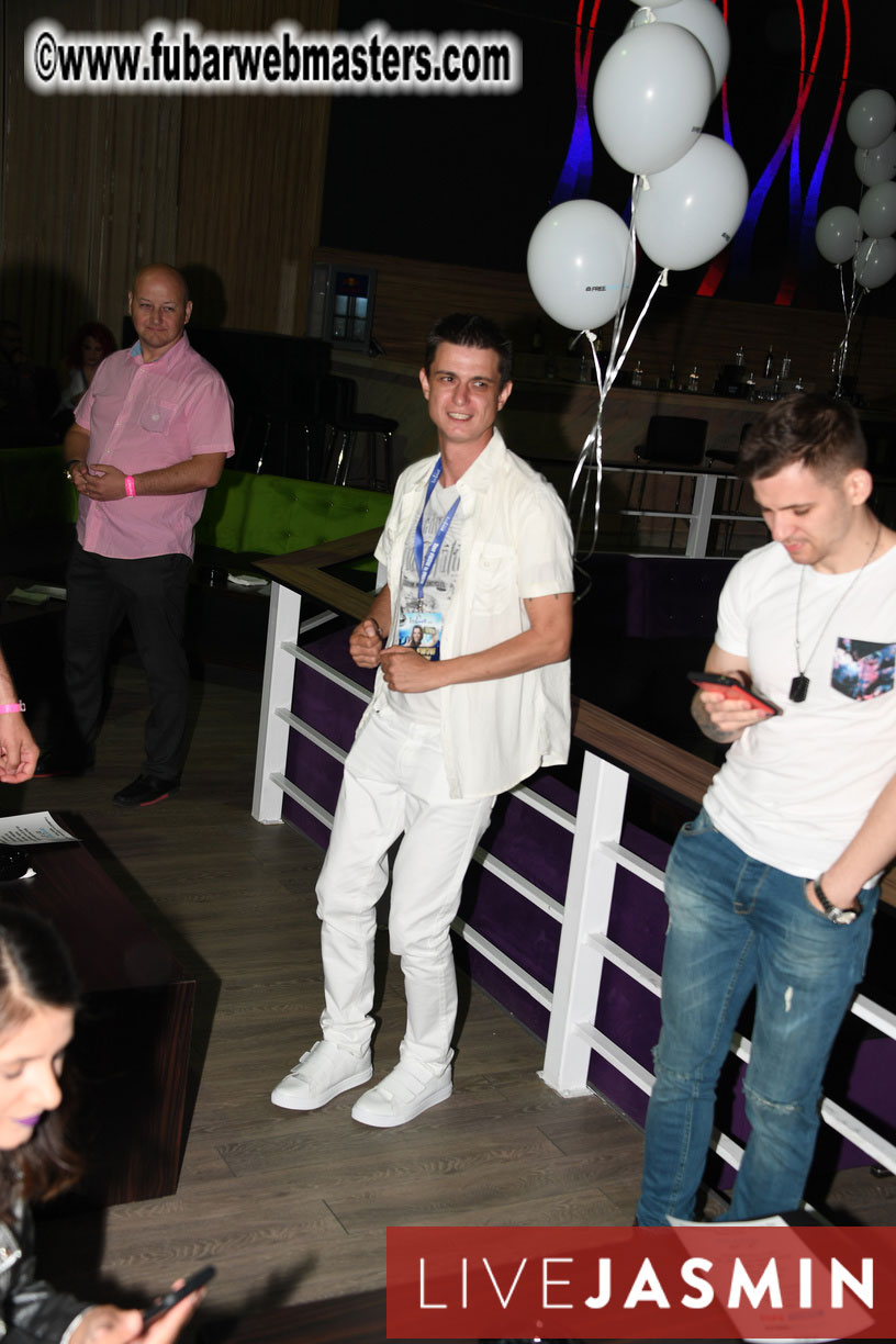 FreeWebCams White Party