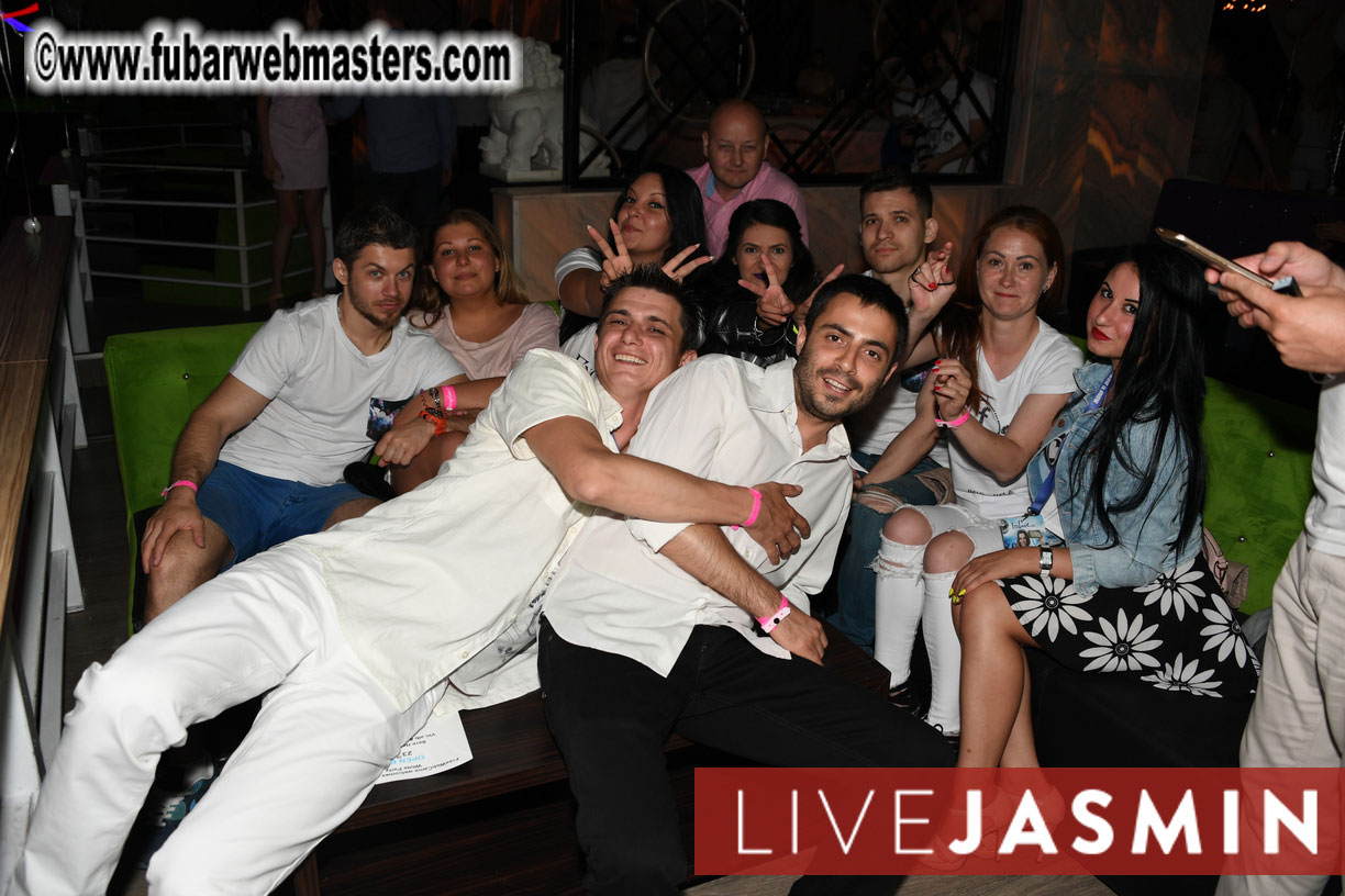 FreeWebCams White Party