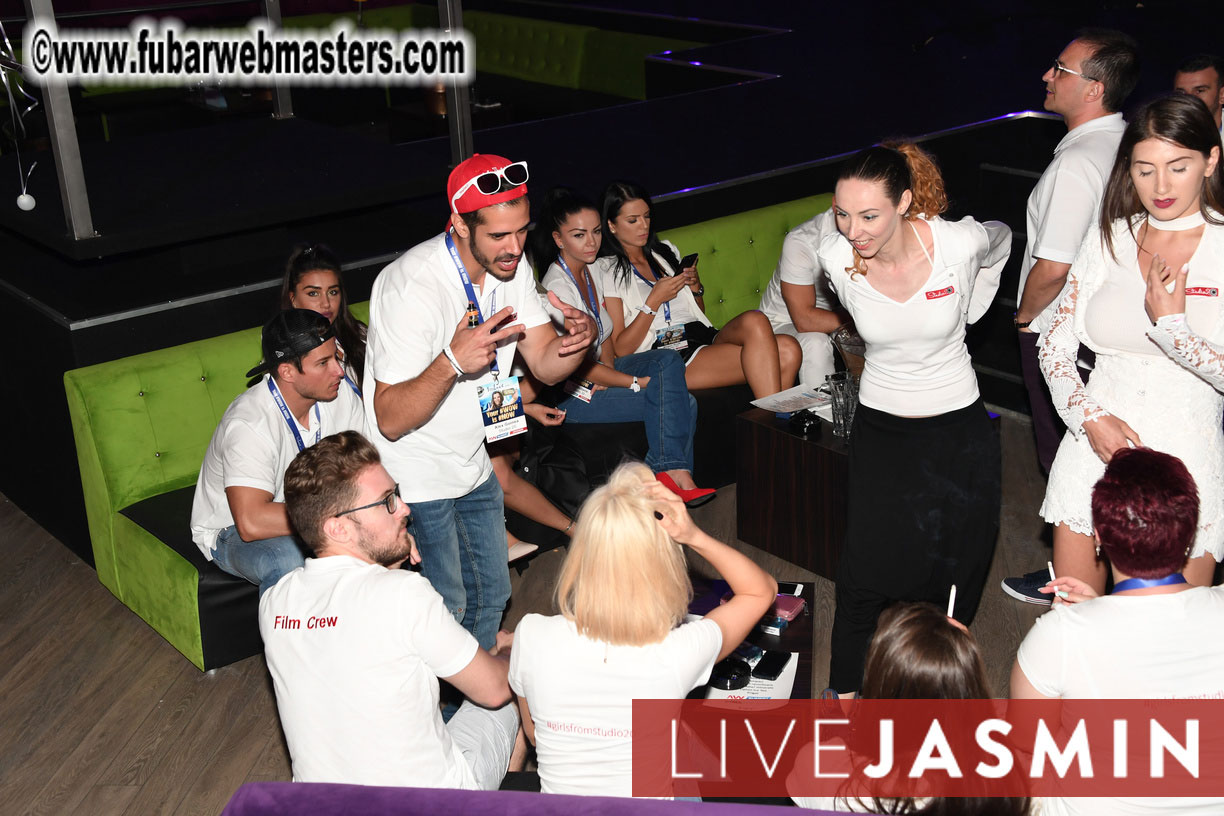 FreeWebCams White Party