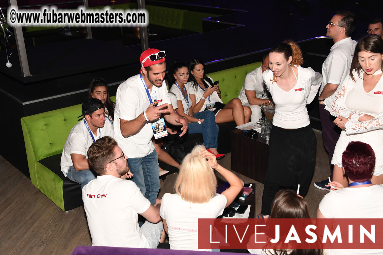 FreeWebCams White Party