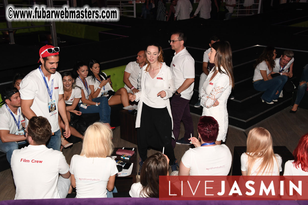 FreeWebCams White Party