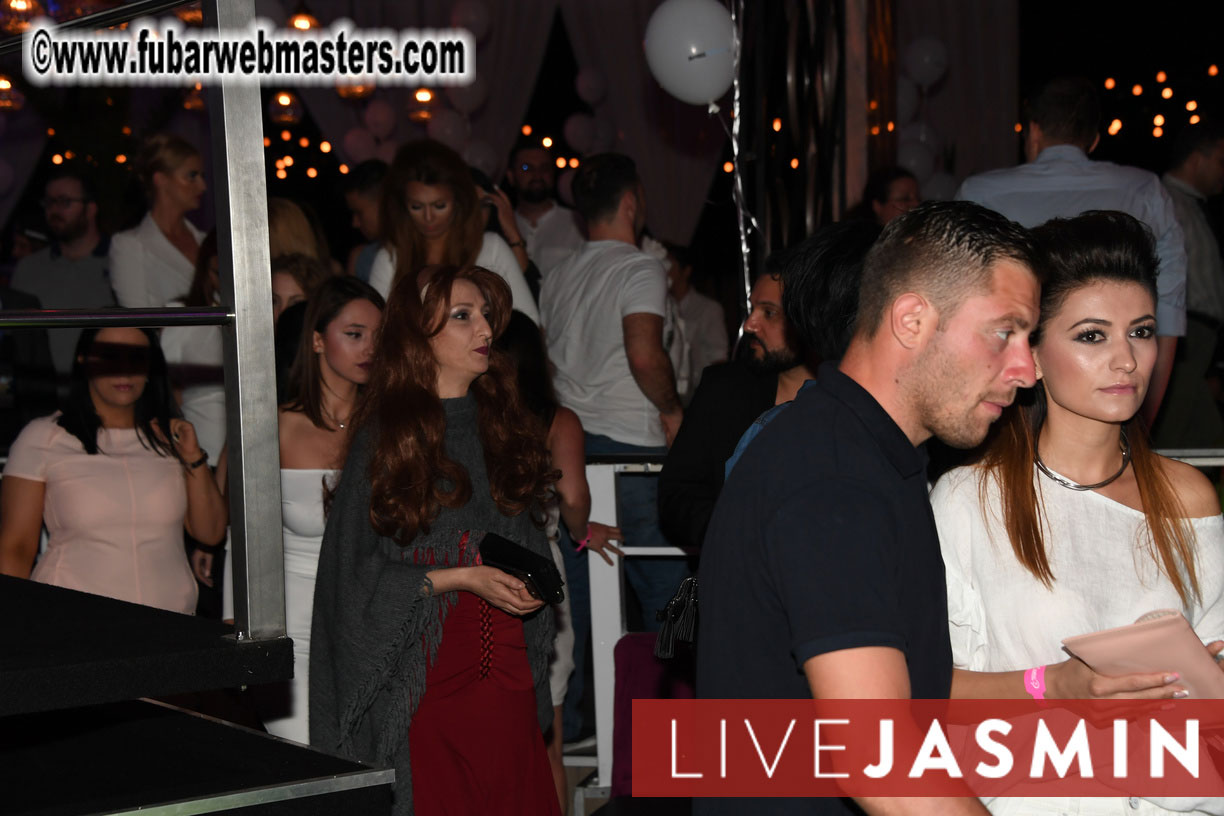 FreeWebCams White Party