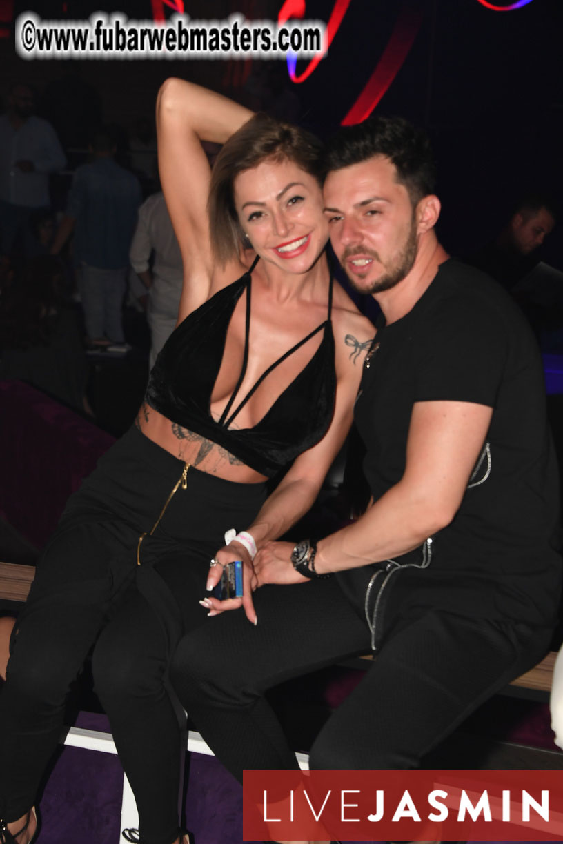 FreeWebCams White Party