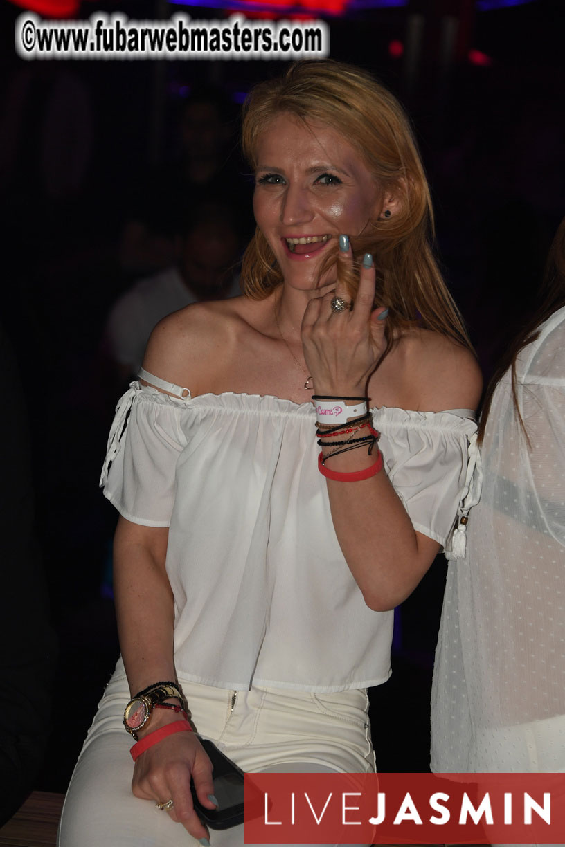 FreeWebCams White Party