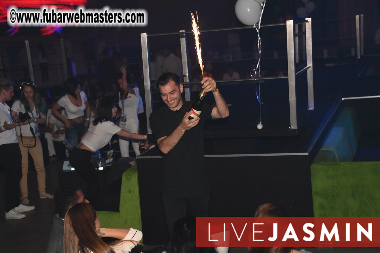 FreeWebCams White Party