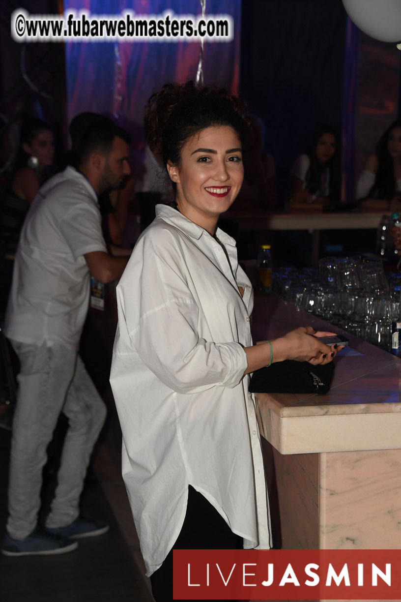 FreeWebCams White Party