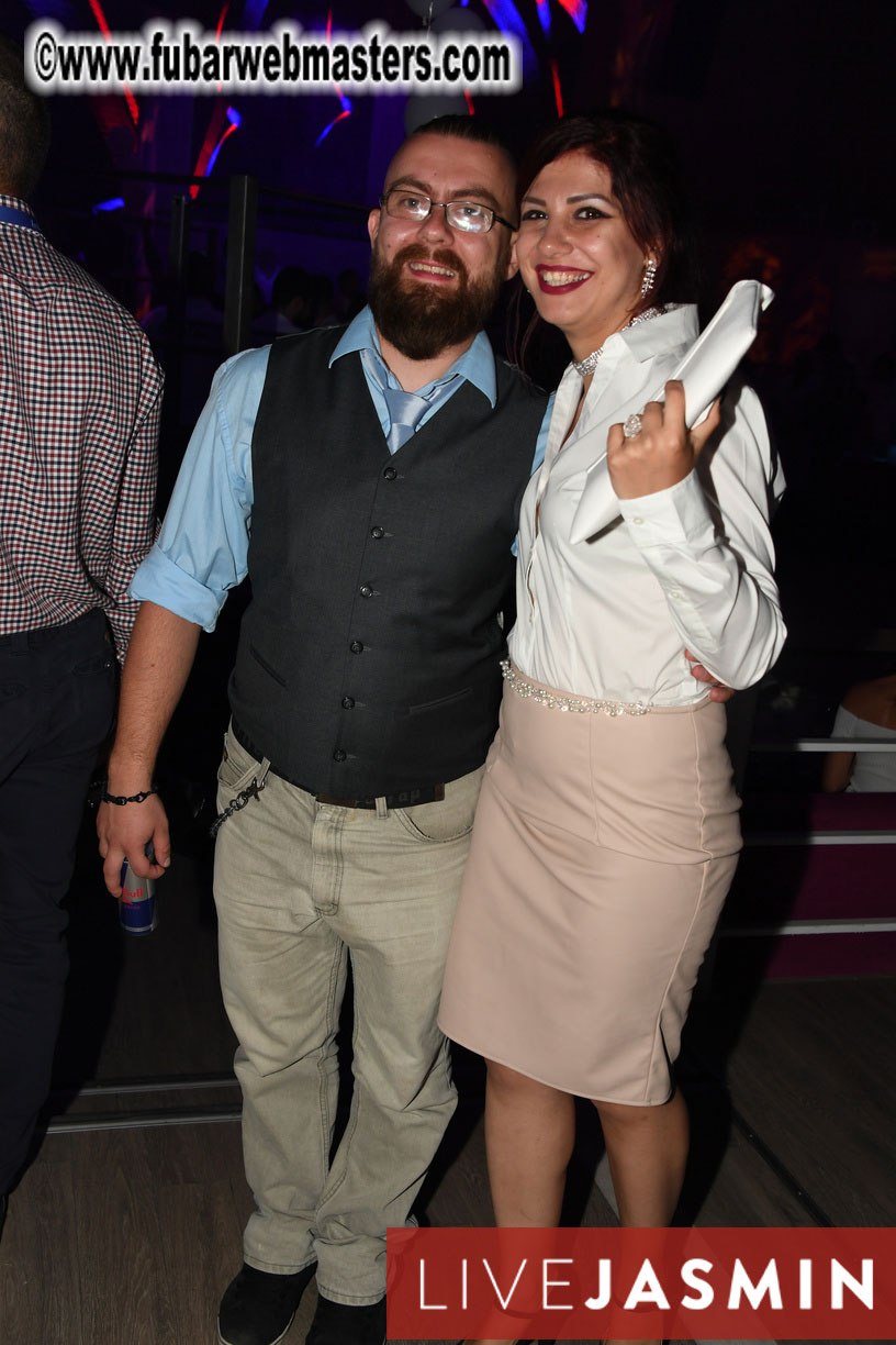 FreeWebCams White Party