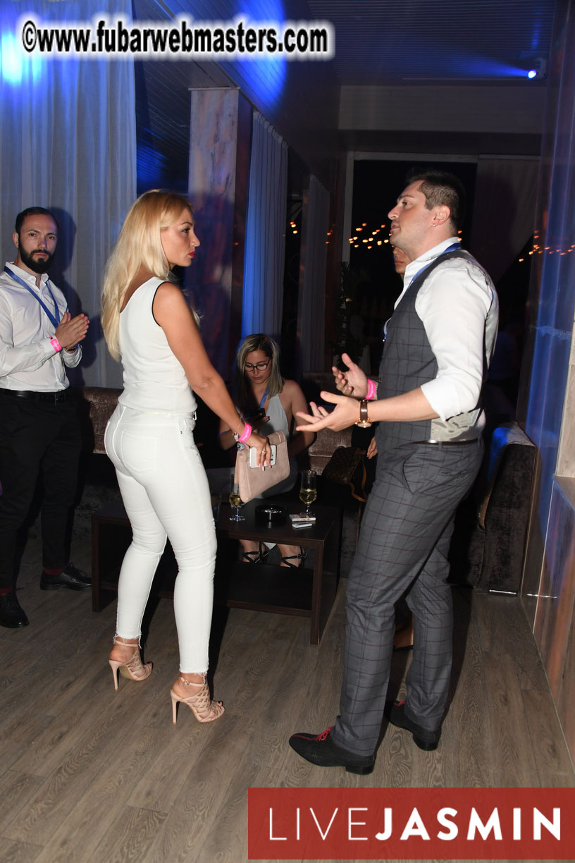 FreeWebCams White Party