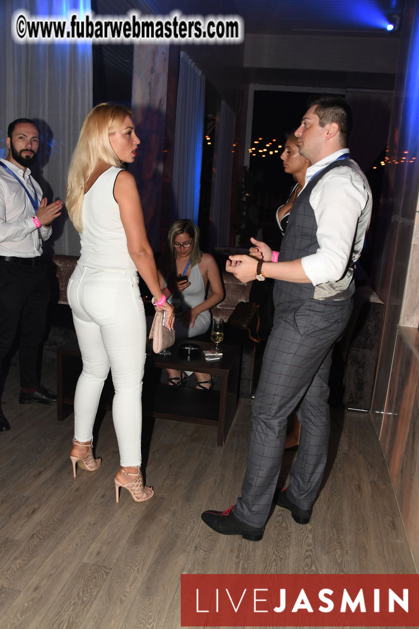 FreeWebCams White Party