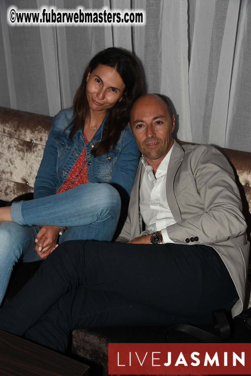 FreeWebCams White Party