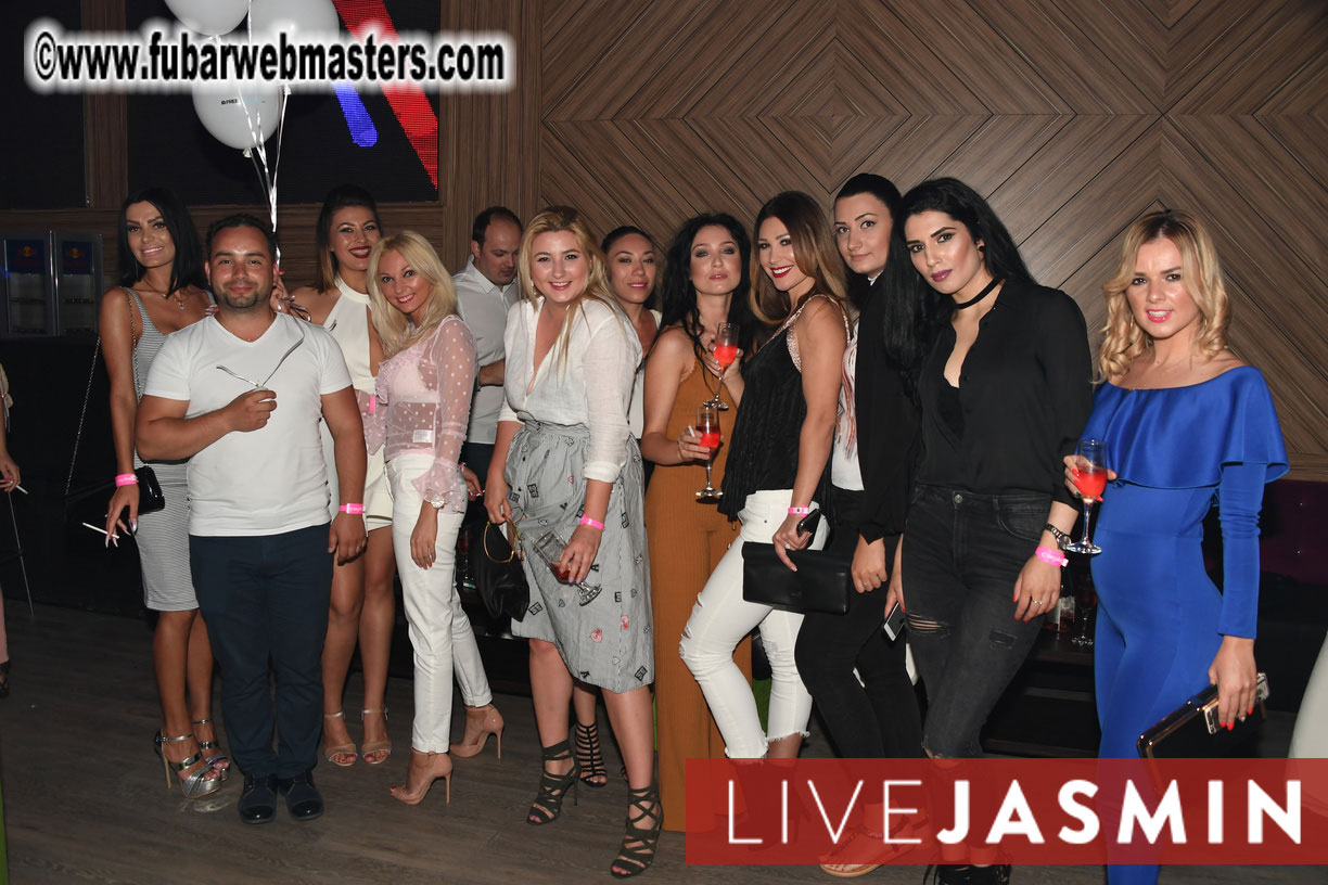 FreeWebCams White Party