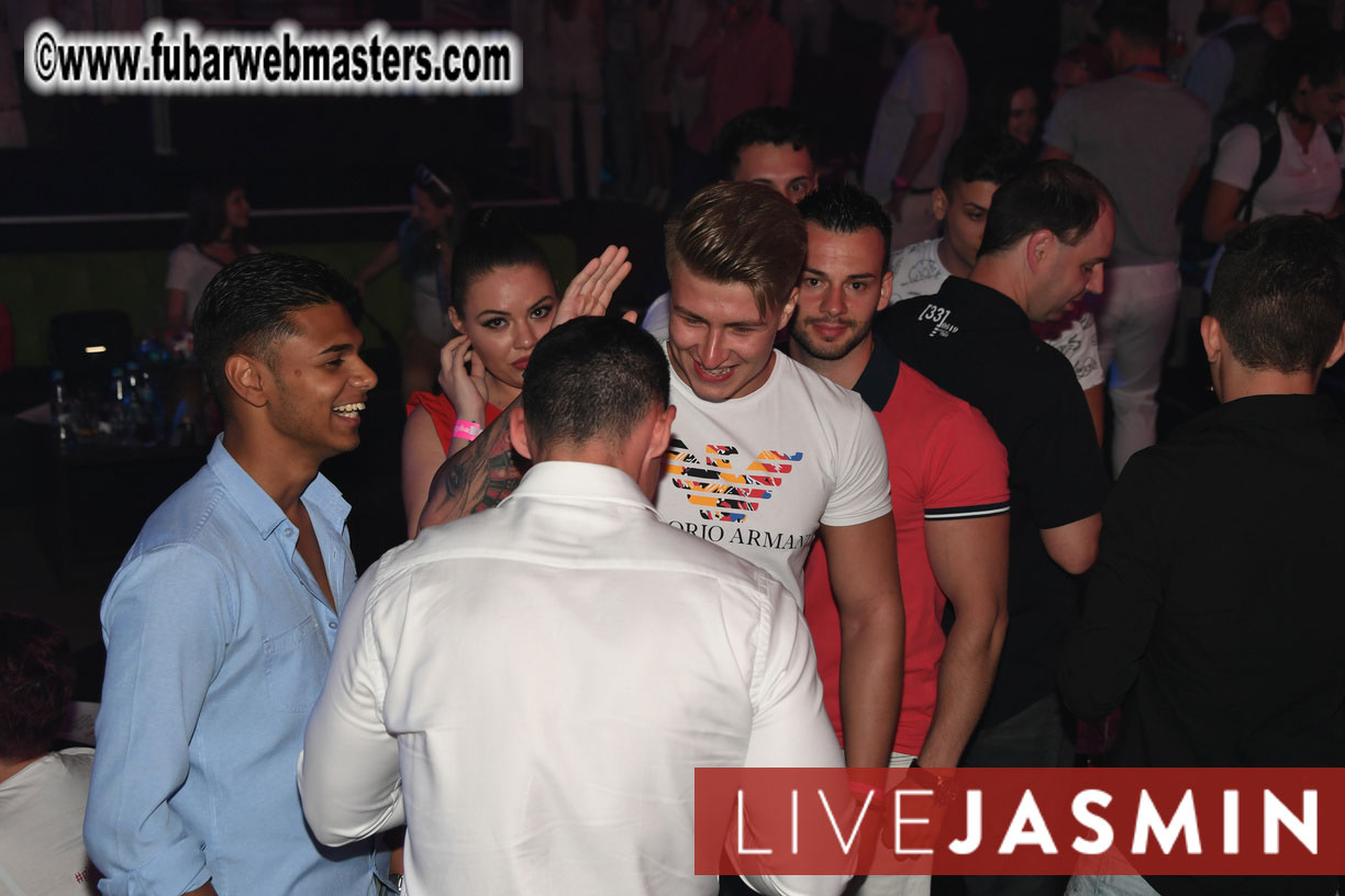 FreeWebCams White Party