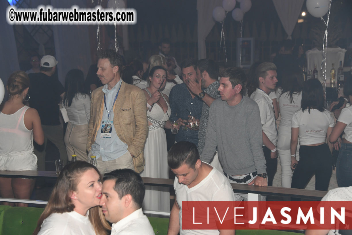 FreeWebCams White Party