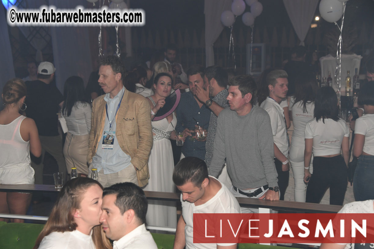 FreeWebCams White Party