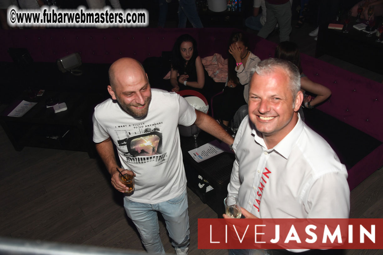 FreeWebCams White Party