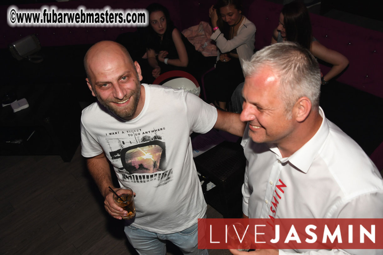 FreeWebCams White Party