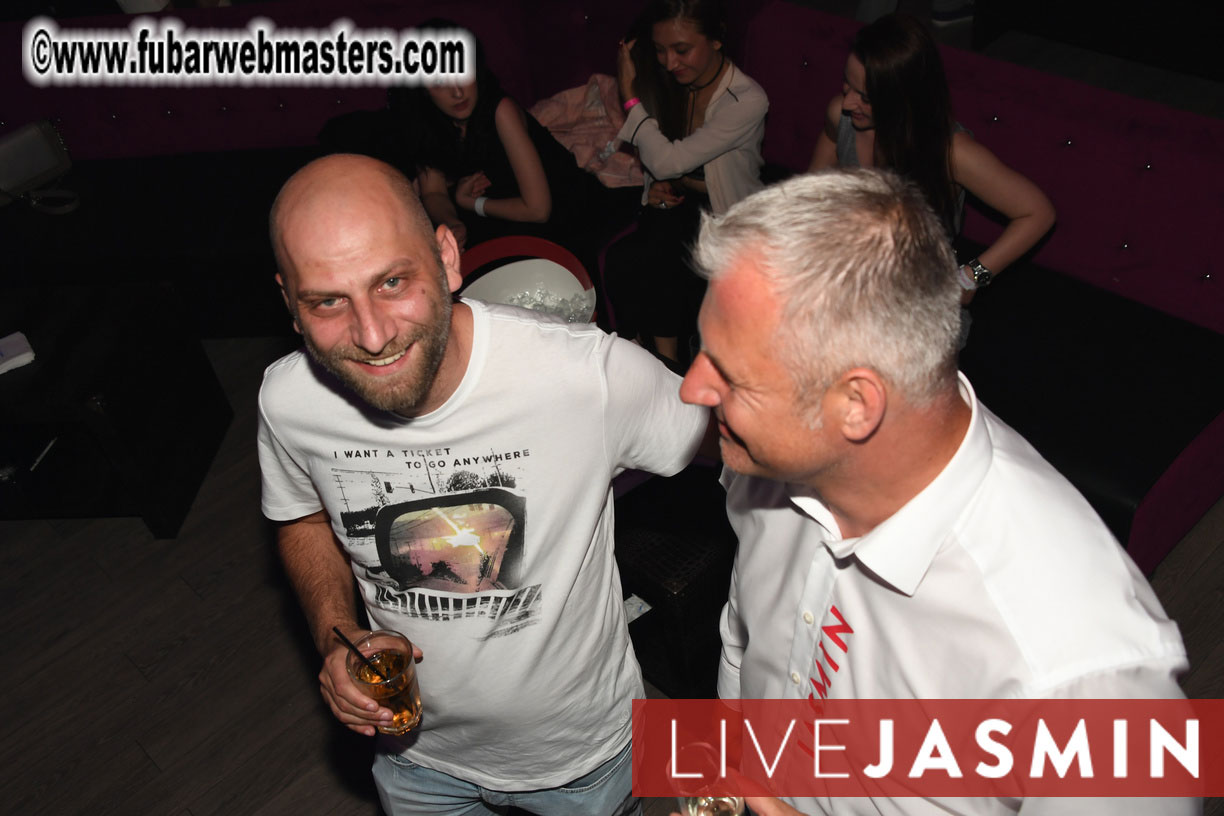 FreeWebCams White Party