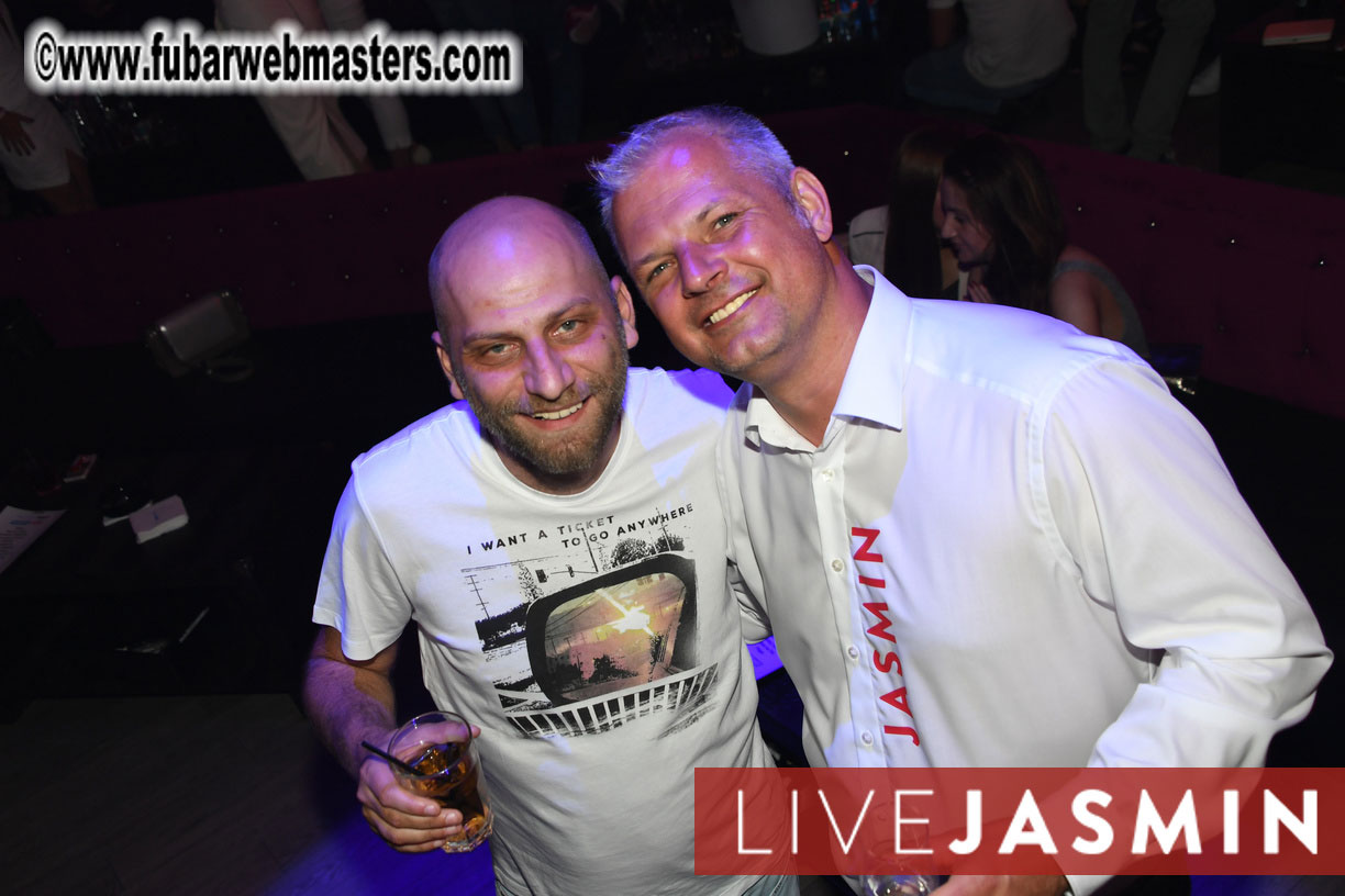 FreeWebCams White Party