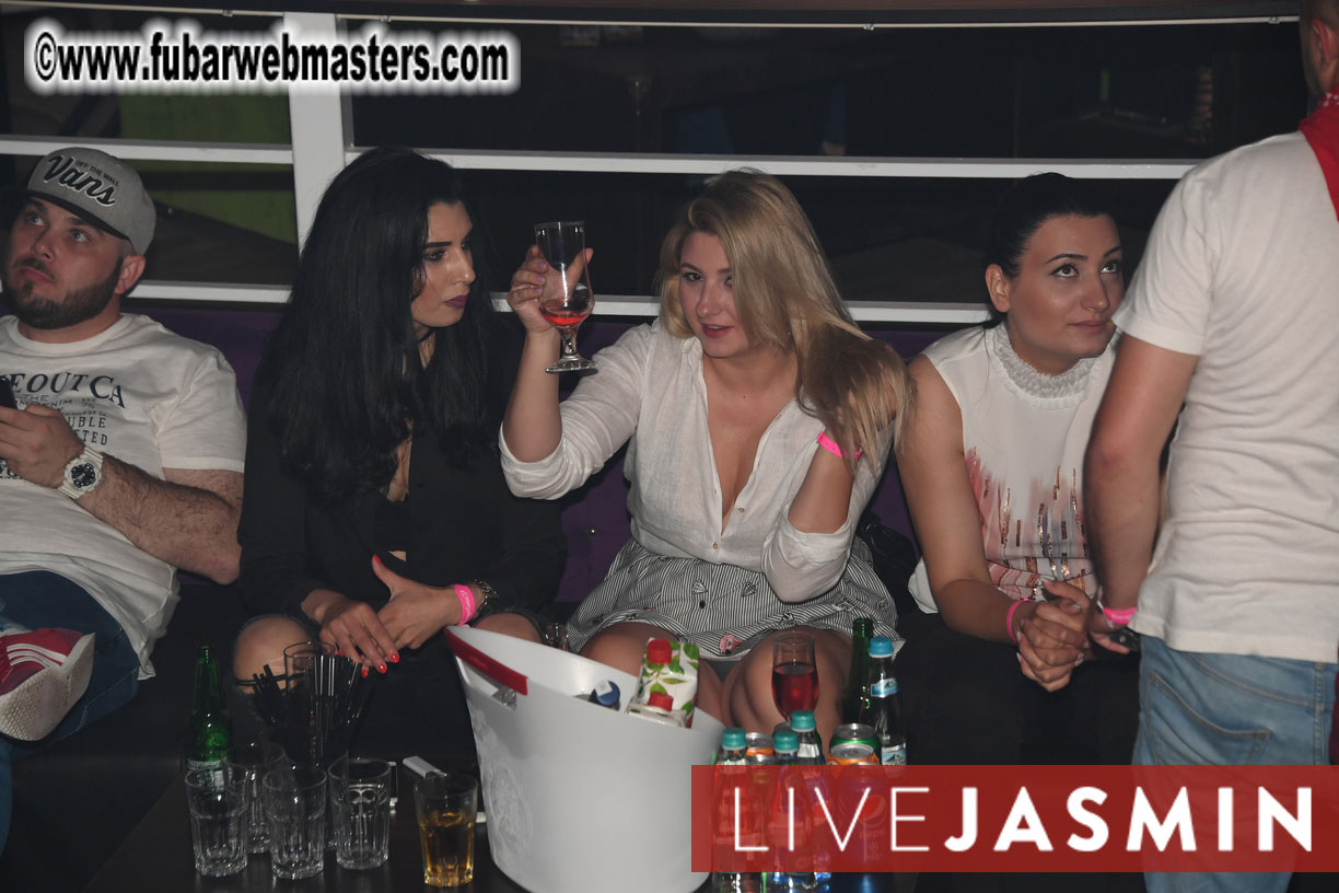 FreeWebCams White Party