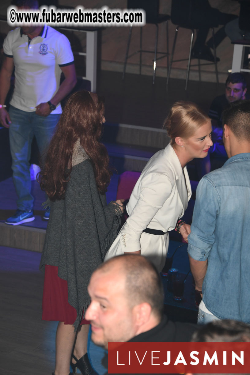 FreeWebCams White Party