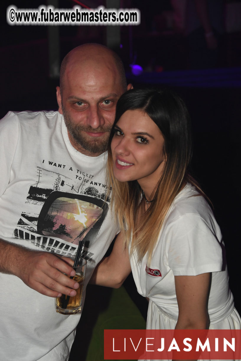 FreeWebCams White Party