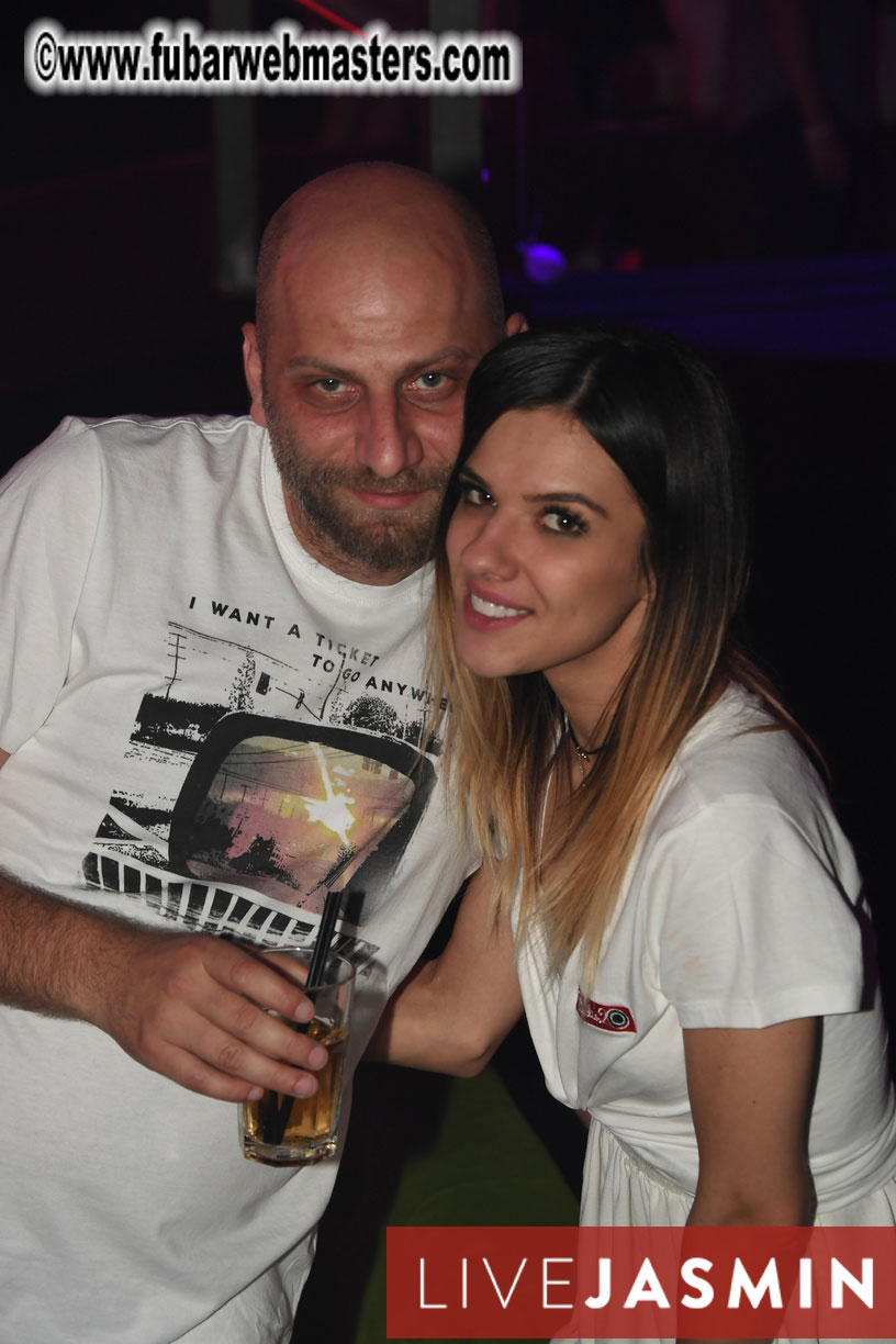 FreeWebCams White Party