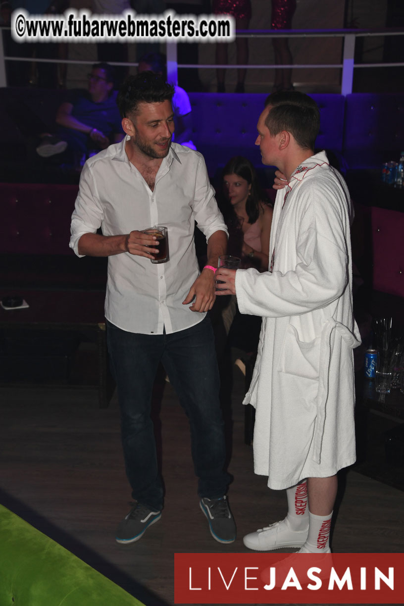 FreeWebCams White Party