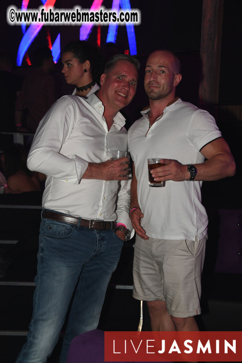 FreeWebCams White Party