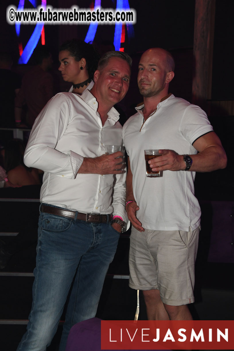 FreeWebCams White Party