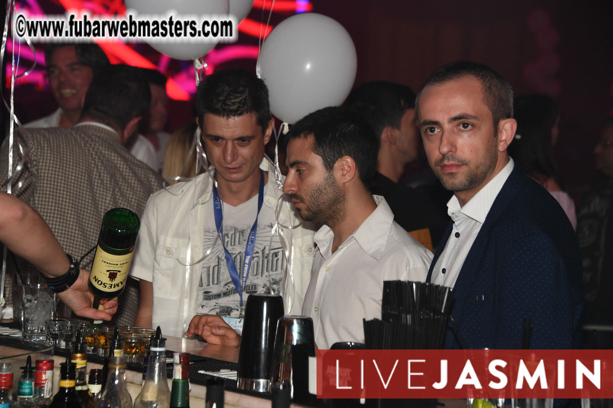 FreeWebCams White Party