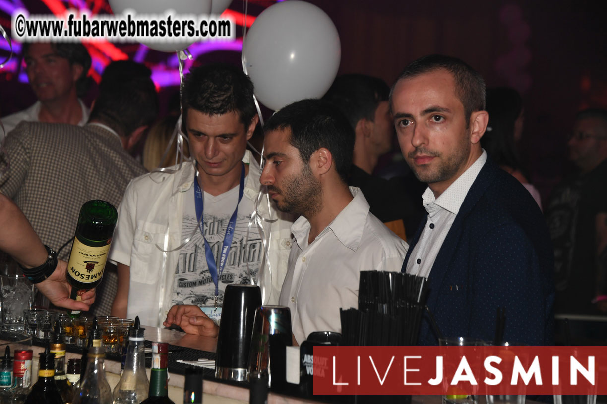 FreeWebCams White Party