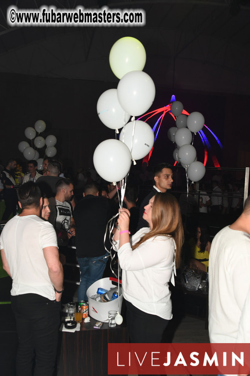 FreeWebCams White Party