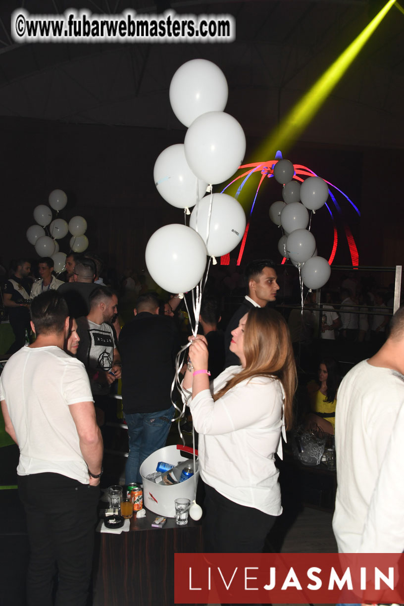 FreeWebCams White Party