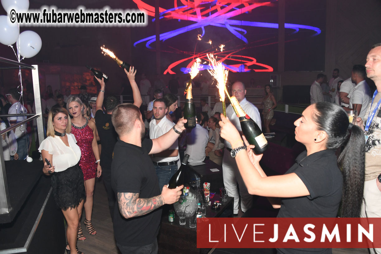 FreeWebCams White Party