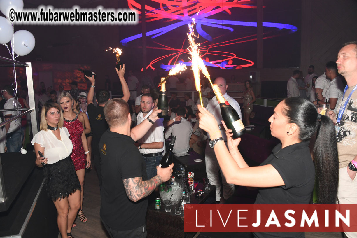 FreeWebCams White Party