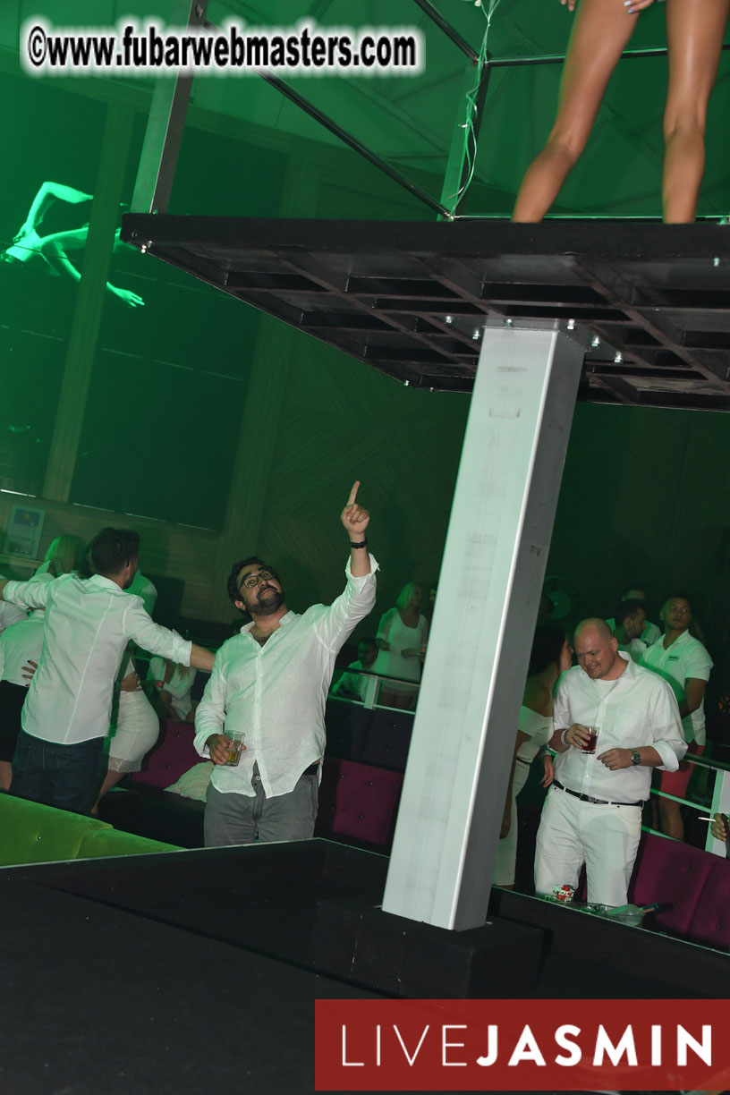 FreeWebCams White Party