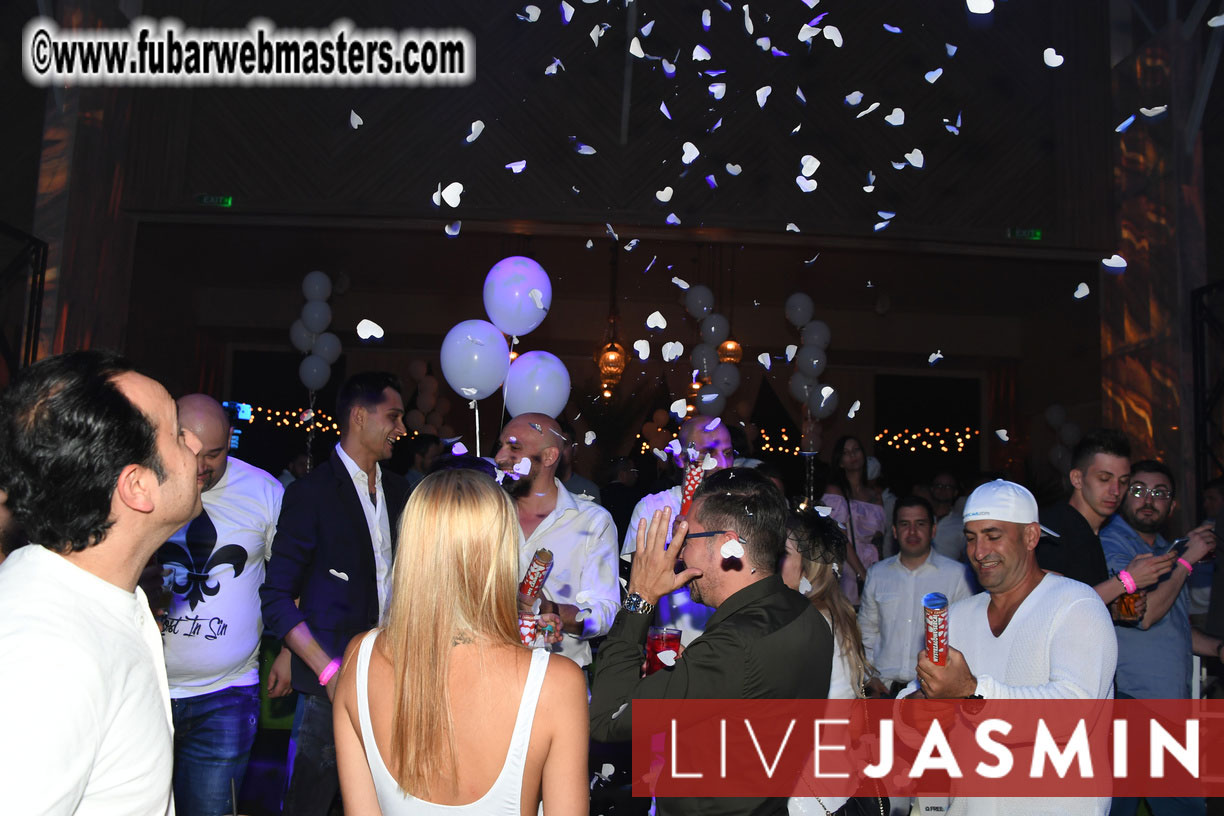 FreeWebCams White Party