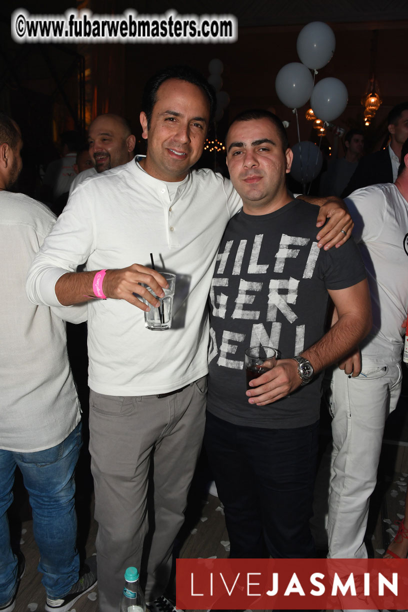 FreeWebCams White Party