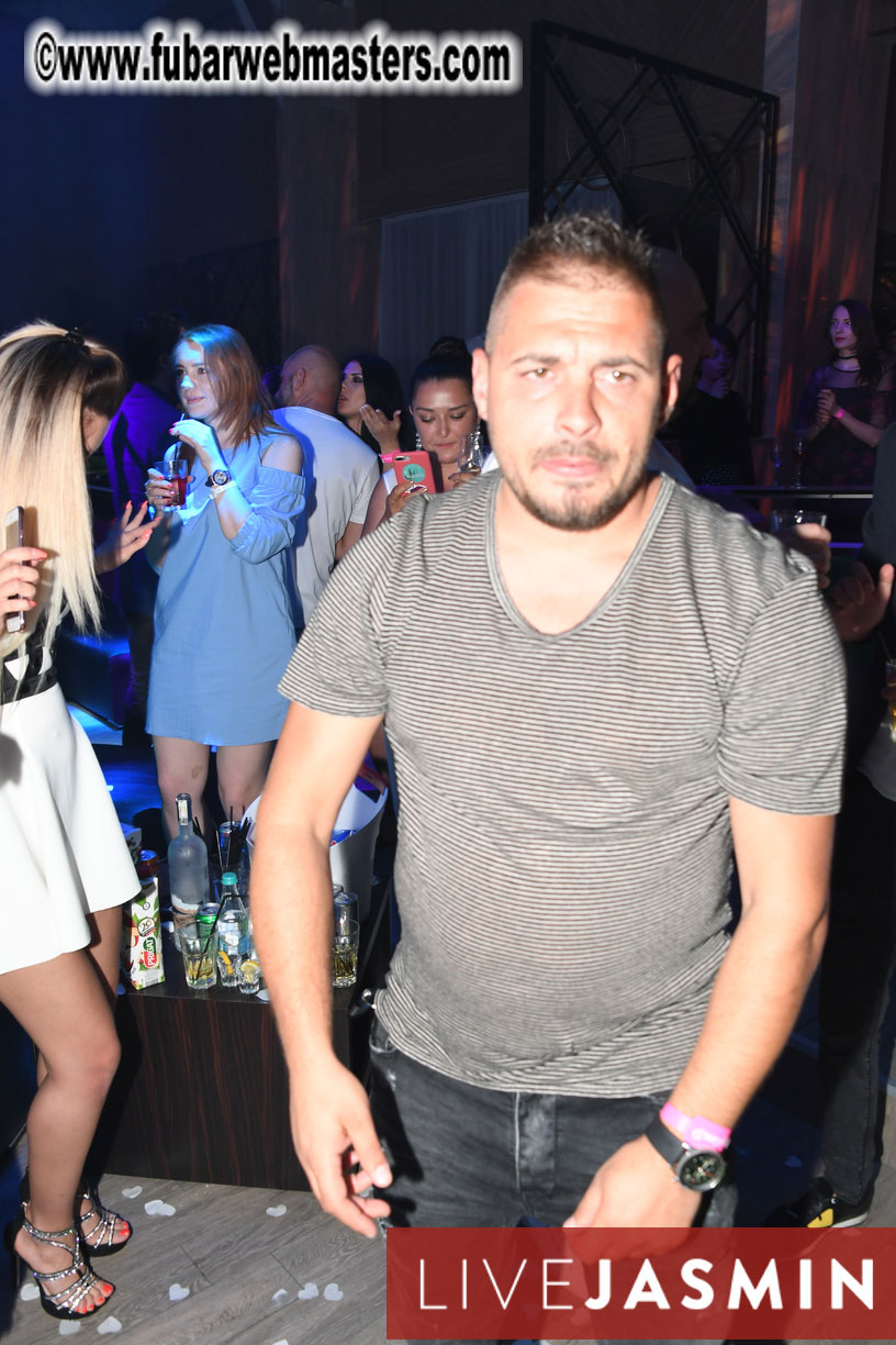 FreeWebCams White Party