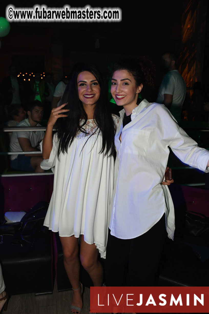 FreeWebCams White Party