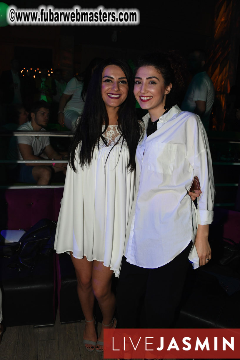 FreeWebCams White Party