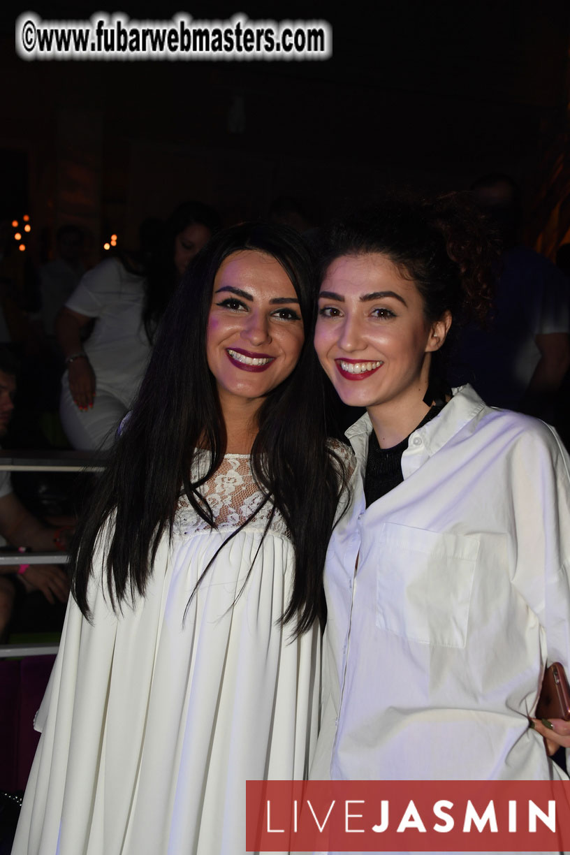 FreeWebCams White Party